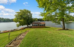 Gorgeous Lakefront Lodge with a Pool and Dock - Fort Mill, South Carolina