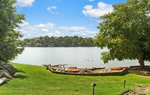 Gorgeous Lakefront Lodge with a Pool and Dock - Fort Mill, South Carolina