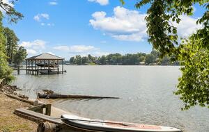 Gorgeous Lakefront Lodge with a Pool and Dock - Fort Mill, South Carolina