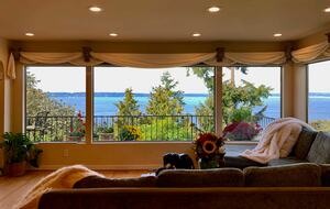 Golden Sunset Villa - Seattle, Washington
