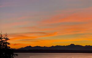Golden Sunset Villa - Seattle, Washington