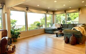 Golden Sunset Villa - Seattle, Washington