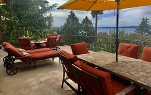 Golden Sunset Villa - Seattle, Washington