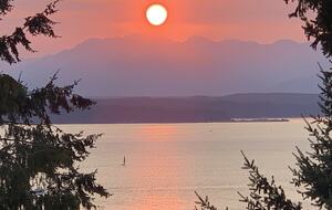 Golden Sunset Villa - Seattle, Washington