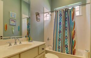 Sandestin Bungalo with a Golf Cart - Miramar Beach, United States