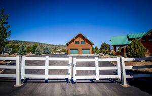 Storytellers Lodge - Pine Valley, Utah