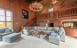 Mountain Mama Ski-In/Ski-Out Retreat - Snowshoe, West Virginia