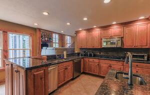 Mountain Mama Ski-In/Ski-Out Retreat - Snowshoe, West Virginia