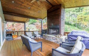 Mountain Mama Ski-In/Ski-Out Retreat - Snowshoe, West Virginia