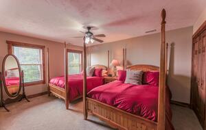 Mountain Mama Ski-In/Ski-Out Retreat - Snowshoe, West Virginia