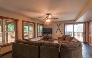 Mountain Mama Ski-In/Ski-Out Retreat - Snowshoe, West Virginia