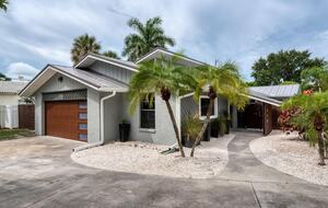 Lido Beach Gulf Getaway with a Pool - Lido Key, Florida