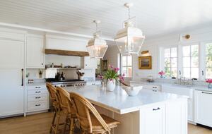 Stunning Sonoma Farmhouse with Pool and Vineyard Views - Petaluma, California