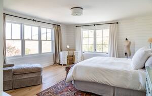 Stunning Sonoma Farmhouse with Pool and Vineyard Views - Petaluma, California