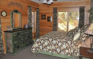 Luxury Log Home Overlooking Lake Glenville - Cullowhee, North Carolina