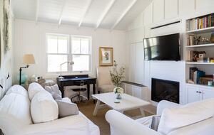 Guest House at the Stunning Sonoma Farmhouse With Vineyard Views - Petaluma, California