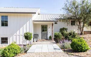 Stunning Sonoma Farmhouse with Pool and Vineyard Views - Petaluma, California