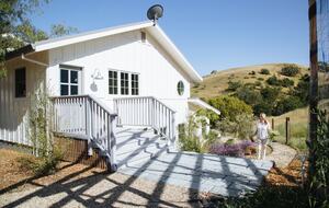 Stunning Sonoma Farmhouse with Pool and Vineyard Views - Petaluma, California