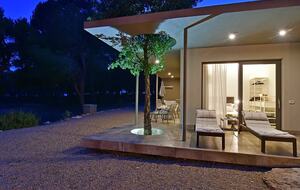 Dependence extra seating area