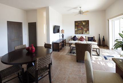 Las Colinas: 3 Bedroom