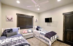 Mountain Road Retreat - Donnelly, Idaho