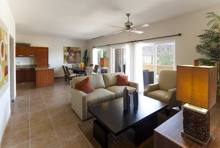 Las Colinas: 2 Bedroom
