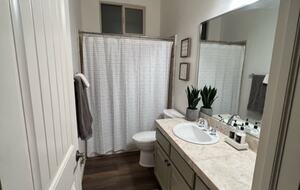 2nd Bathroom with Tub/Shower