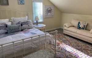 Upstairs Bedroom - King with pull out double sofa