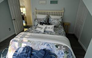 Upstairs Bedroom - Queen