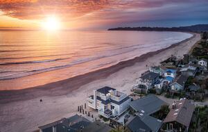 Contemporary Ocean Front Home - Stinson Beach, California