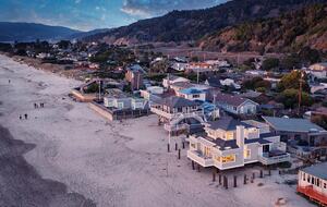 Contemporary Ocean Front Home - Stinson Beach, California