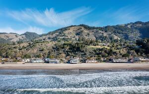 Contemporary Ocean Front Home - Stinson Beach, California
