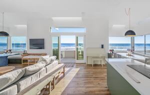 Contemporary Ocean Front Home - Stinson Beach, California