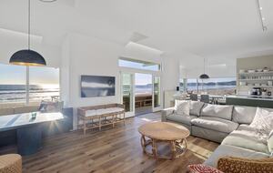 Contemporary Ocean Front Home - Stinson Beach, California