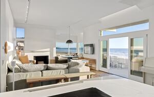 Contemporary Ocean Front Home - Stinson Beach, California