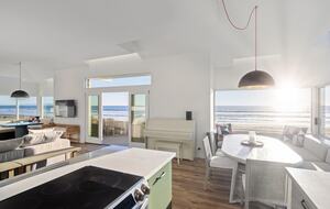 Contemporary Ocean Front Home - Stinson Beach, California