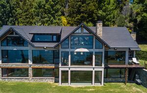 Patagonia Luxury Lakefront Home - San Carlos de Bariloche, Argentina