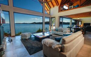 Patagonia Luxury Lakefront Home - San Carlos de Bariloche, Argentina