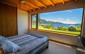 Patagonia Luxury Lakefront Home - San Carlos de Bariloche, Argentina
