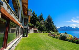 Patagonia Luxury Lakefront Home - San Carlos de Bariloche, Argentina