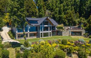 Patagonia Luxury Lakefront Home - San Carlos de Bariloche, Argentina