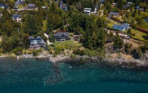 Patagonia Luxury Lakefront Home - San Carlos de Bariloche, Argentina