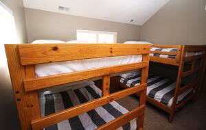 Norris Lake Waterfront Cabin - Sleeps 25 - La Follette, Tennessee