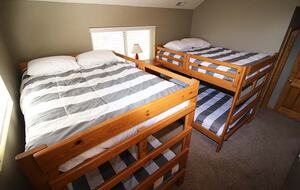 Norris Lake Waterfront Cabin - Sleeps 25 - La Follette, Tennessee