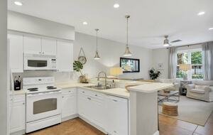 Charming 2 Bedroom 30A Beach Retreat - Santa Rosa Beach, Florida