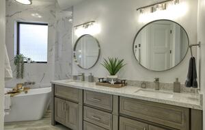 Cobbo's Beach House | With hot tubs, views, and just steps to the beach! - Avila Beach, California