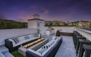 Cobbo's Beach House | With hot tubs, views, and just steps to the beach! - Avila Beach, California