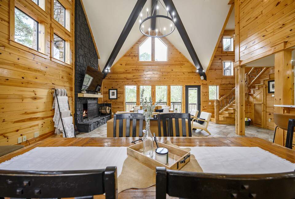 Paradise Ridge Stunning Cabin with Hot Tub - Broken Bow, Oklahoma