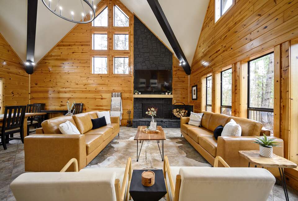 Paradise Ridge Stunning Cabin with Hot Tub - Broken Bow, Oklahoma