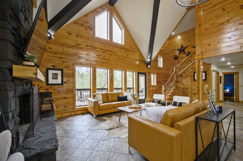 Paradise Ridge Stunning Cabin with Hot Tub - Broken Bow, Oklahoma